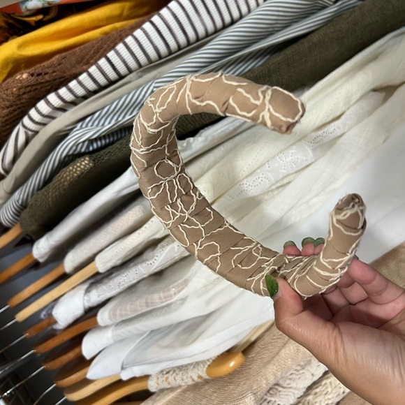 Anthropologie Beige Embroidered Padded Headband - Picture 3 of 4